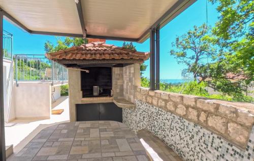 Awesome Home In Mlini