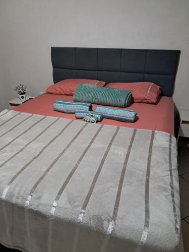 a bed with two pillows on top of it at Flat luxo e tranquilidade in Volta Redonda