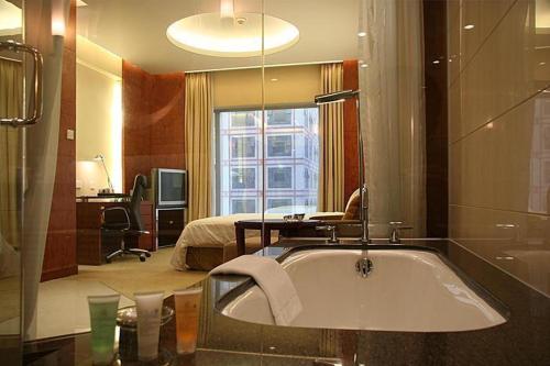 Ванная комната в Ningbo Portman Plaza Hotel