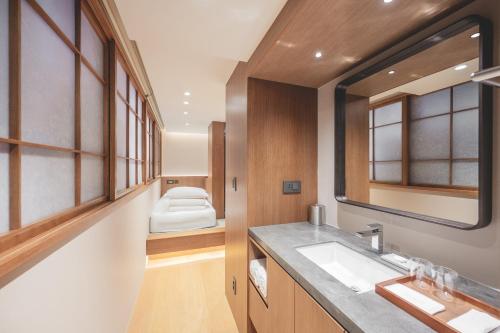 a bathroom with a sink and a toilet at 한 스위트 서울 in Seoul