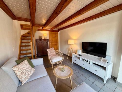 a living room with a couch and a flat screen tv at Dat Lüttje in Fehmarn