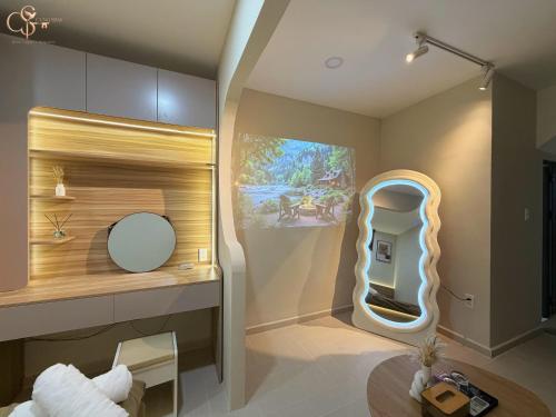 a bathroom with a mirror and a sink in a room at Cưng Homestay SG in Ho Chi Minh City