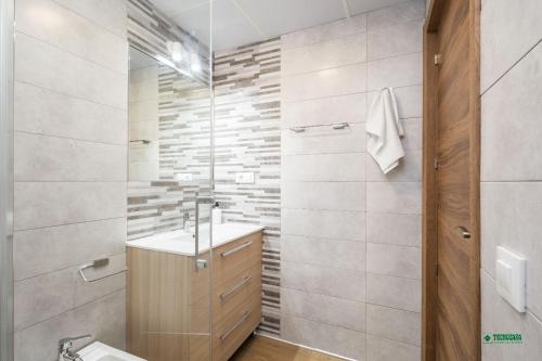 a bathroom with a sink and a shower at Habitaciones Martín in San José
