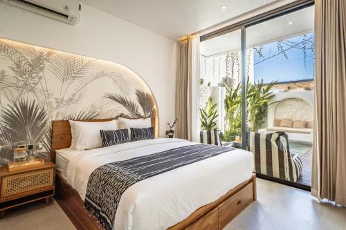 a bedroom with a large bed with a large window at Villa Scorpia 1 Bingin in Bingin Beach