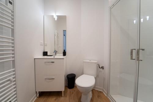 a white bathroom with a toilet and a shower at T2 moderne Mon Toit in Mont-de-Marsan