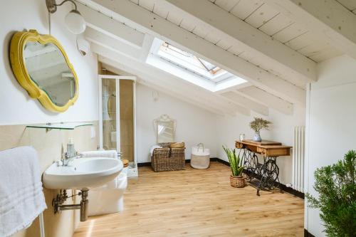 a bathroom with a sink and a mirror at Casa Rucola in Sestri Levante