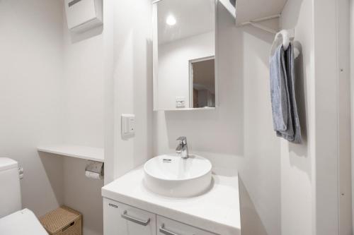Nishi-Shinjuku Apartment