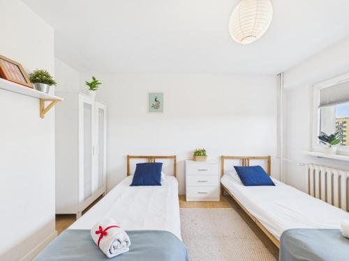 a bedroom with two beds and a window at Comfort ROOM, Kochanowskiego 32 in Warsaw