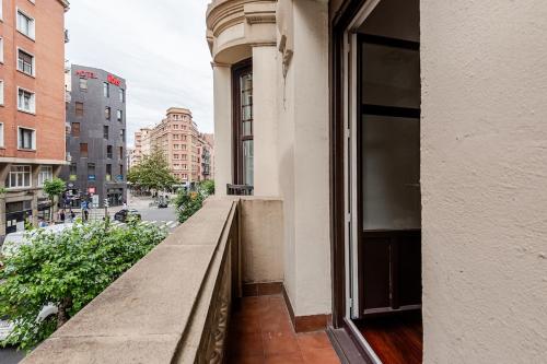 Premium Centro Bilbao free parking