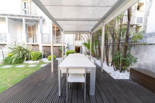 Superbe appartement avec jardin piscine, garage