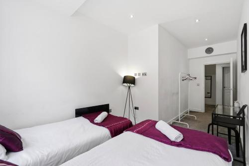 Modern house in Birmingham photo 13