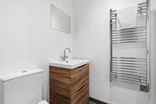 Modern house in Birmingham photo 22