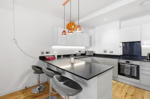 Modern house in Birmingham photo 21