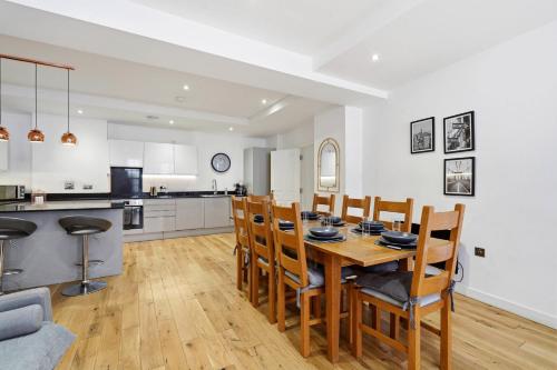 Modern house in Birmingham photo 5