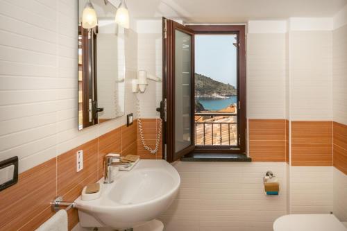 a bathroom with a sink and a window at Meublé Leonetti in Palinuro