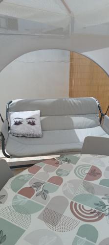 a bedroom with a bed with a rug on the floor at Romantica in Brindisi