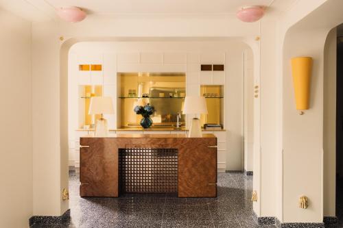 a living room with a fireplace and a mirror at Hôtel Blanca - Orso Hotels in Paris