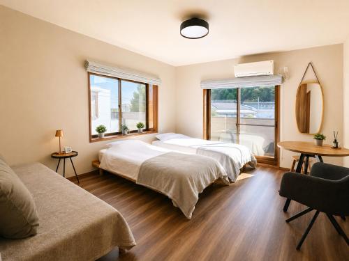 a bedroom with two beds and a window at にし阿波ねすと in Higashimiyoshi