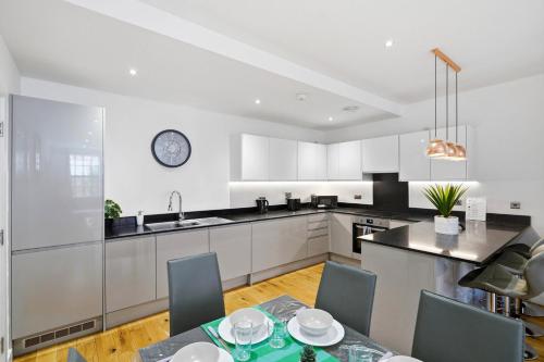 Modern home in Birmingham photo 5