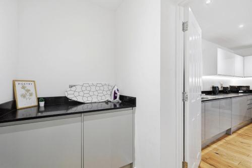 Modern home in Birmingham photo 25