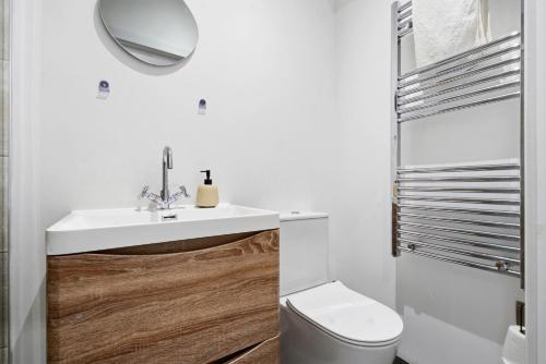 Modern home in Birmingham photo 4