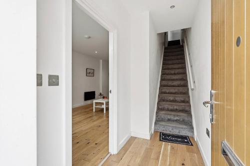 Modern home in Birmingham photo 17