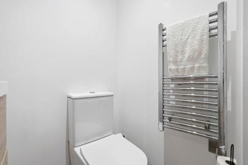 Modern home in Birmingham photo 16