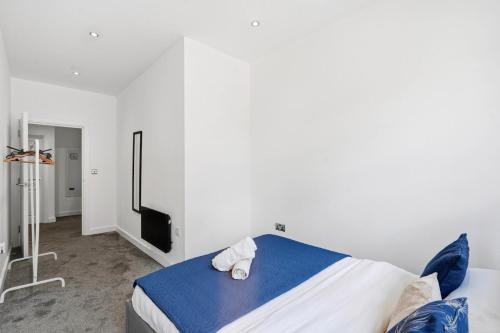 Modern home in Birmingham photo 14
