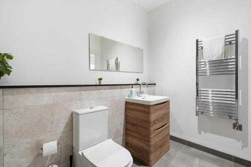Modern home in Birmingham photo 21