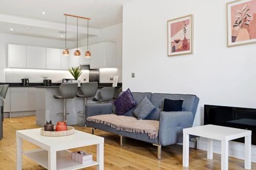 Modern home in Birmingham photo 19