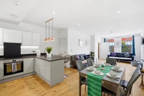 Modern home in Birmingham photo 1