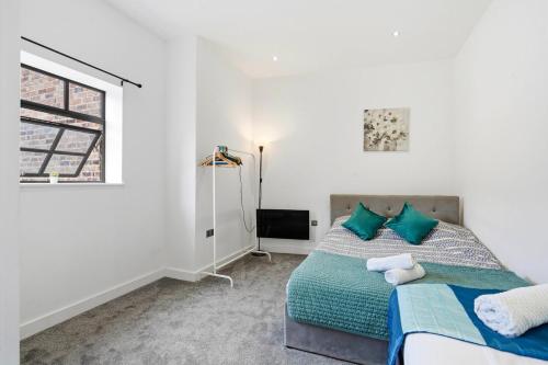 Modern home in Birmingham photo 30
