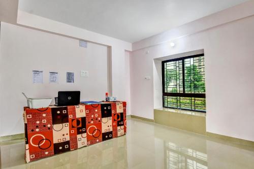 a room with boxes in a room with a window at Hotel O DOWNTOWN INN in Kolkata