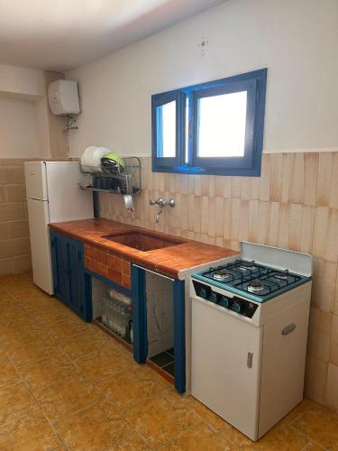 a kitchen with a stove and a sink at Il Villaggetto sul Mare in Favignana