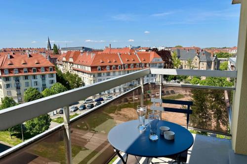 8th floor apartment with 2 balconies