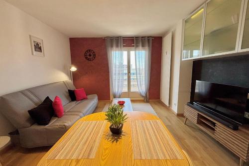 8th floor apartment with 2 balconies