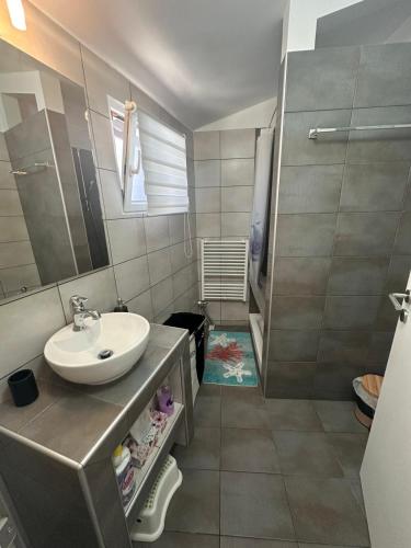 a bathroom with a sink and a shower at Agathe Haus in Stavros