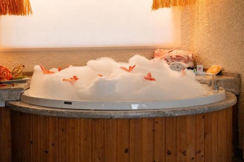a bath tub with birds in it with a bath tub at Güneş Boutique Hotel - Oludeniz in Oludeniz