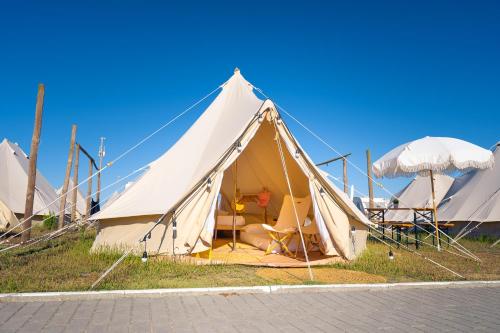 a large white tent sitting on the grass at Kampaoh Peniche in Peniche