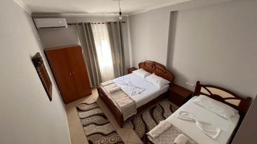 a small room with a bed and a table at Casa Vlora in Vlorë