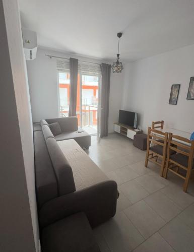 a living room with a couch and a table at Banesa me Qera 15,36 Rana Hedhun in Lezhë