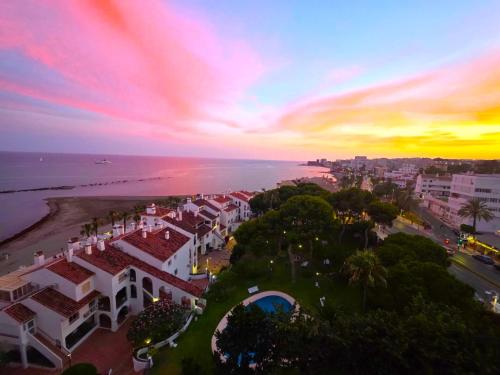 Apartamento en Benalmádena en la playa con piscina Frontal al mar