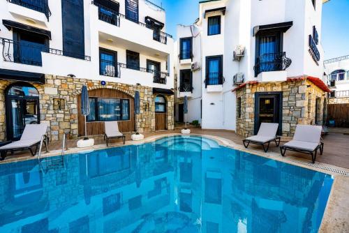 Piscina a WB Weekend Otel o a prop