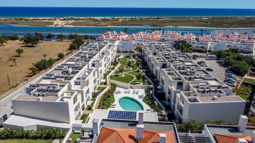 Modern Apt 2BR with balcony and pool HE