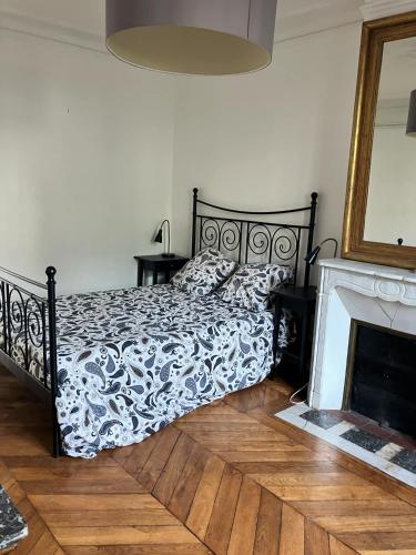 Bright charming 2 bedrooms apartment near Bastille