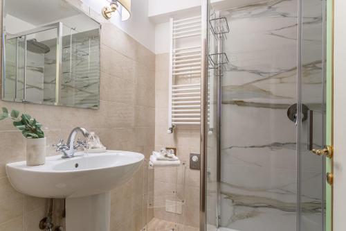 iFlat Elegant Stay in a Historic Roman Palace