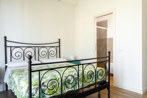 Camera Matrimoniale con bagno privato-struttura condivisa con Host-CASA ENEA