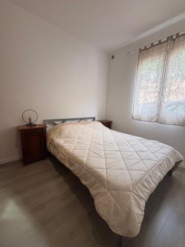 a white bedroom with a bed and a window at Casa Lia in Ortiporio