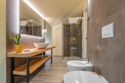 a bathroom with a sink and a toilet at Borgo Petrarca in Arquà Petrarca