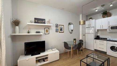 Quiet Apartment in the Heart of Malaga POOL & FREE PARKING